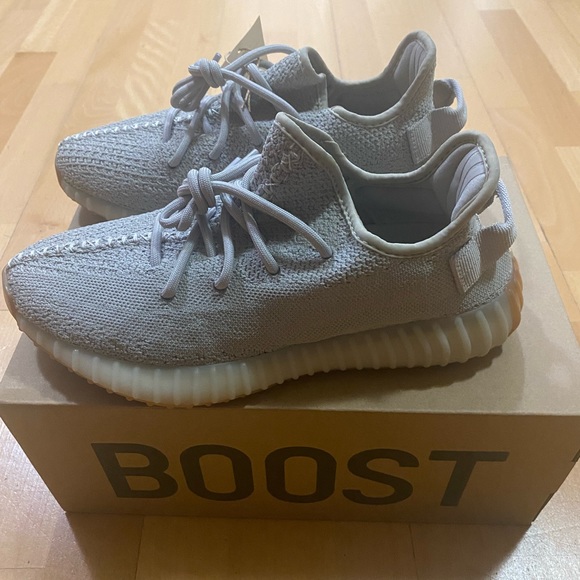 BNIB - Yeezy Boost 350 V2 - Sesame - Size 7.5 or 8.5W - Picture 2 of 3